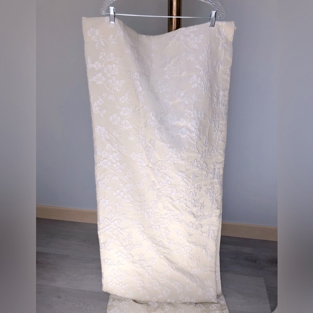 New J. Queen Ivory Embroidered Pole Top Drapery Curtain Panel Set 88” x 50”